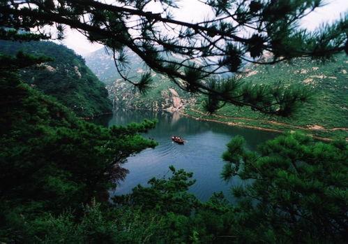 莱芜雪野吃瓜,夏日避暑胜地，吃瓜赏景两不误