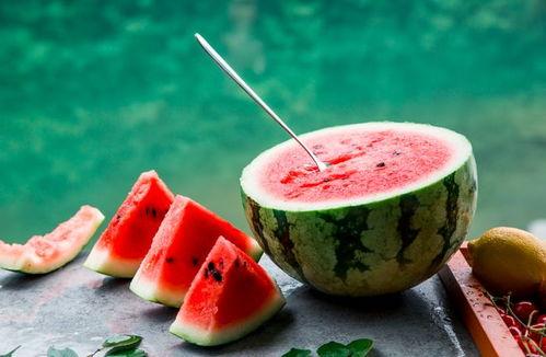 夏季吃瓜诗句,夏日瓜香诗意浓